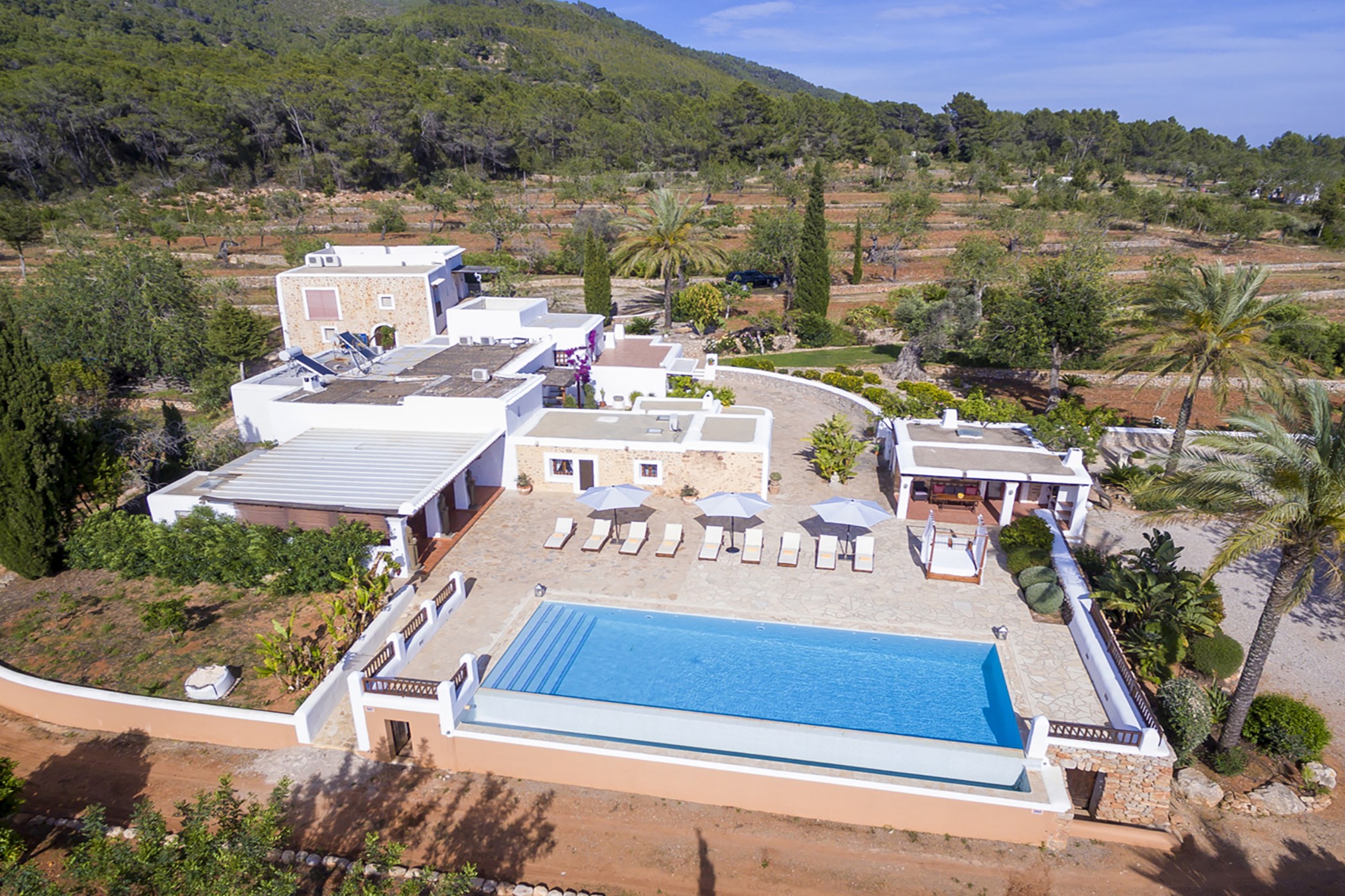 Beautiful villa near San Carlos with large pool, BBQ, outdoor kitchen, garden and yoga hall